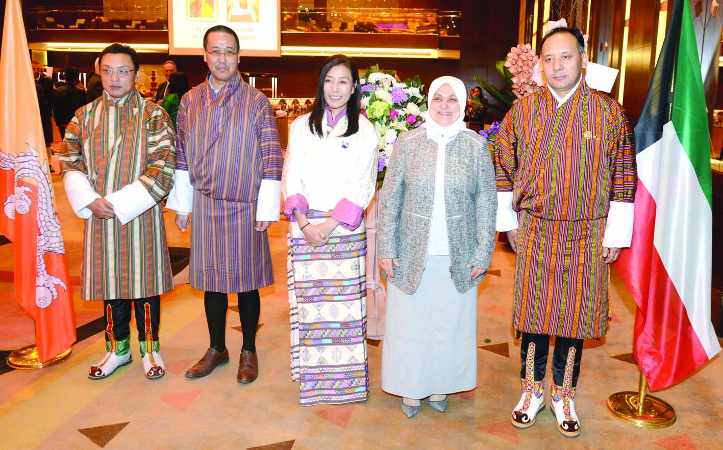 u0627u0644u0635u0628u064au062d u0645u0639 u0627u0644u0633u0641u064au0631 u0648u0632u0648u062cu062au0647 u0648u0623u0639u0636u0627u0621 u0627u0644u0633u0641u0627u0631u0629t(u062au0635u0648u064au0631 u0632u0643u0631u064au0627 u0639u0637u064au0629)