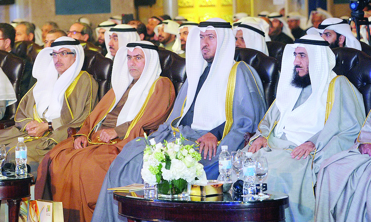 العفاسي والجلاهمة وعمادي يتقدمون الحضور	(تصوير كرم ذياب)