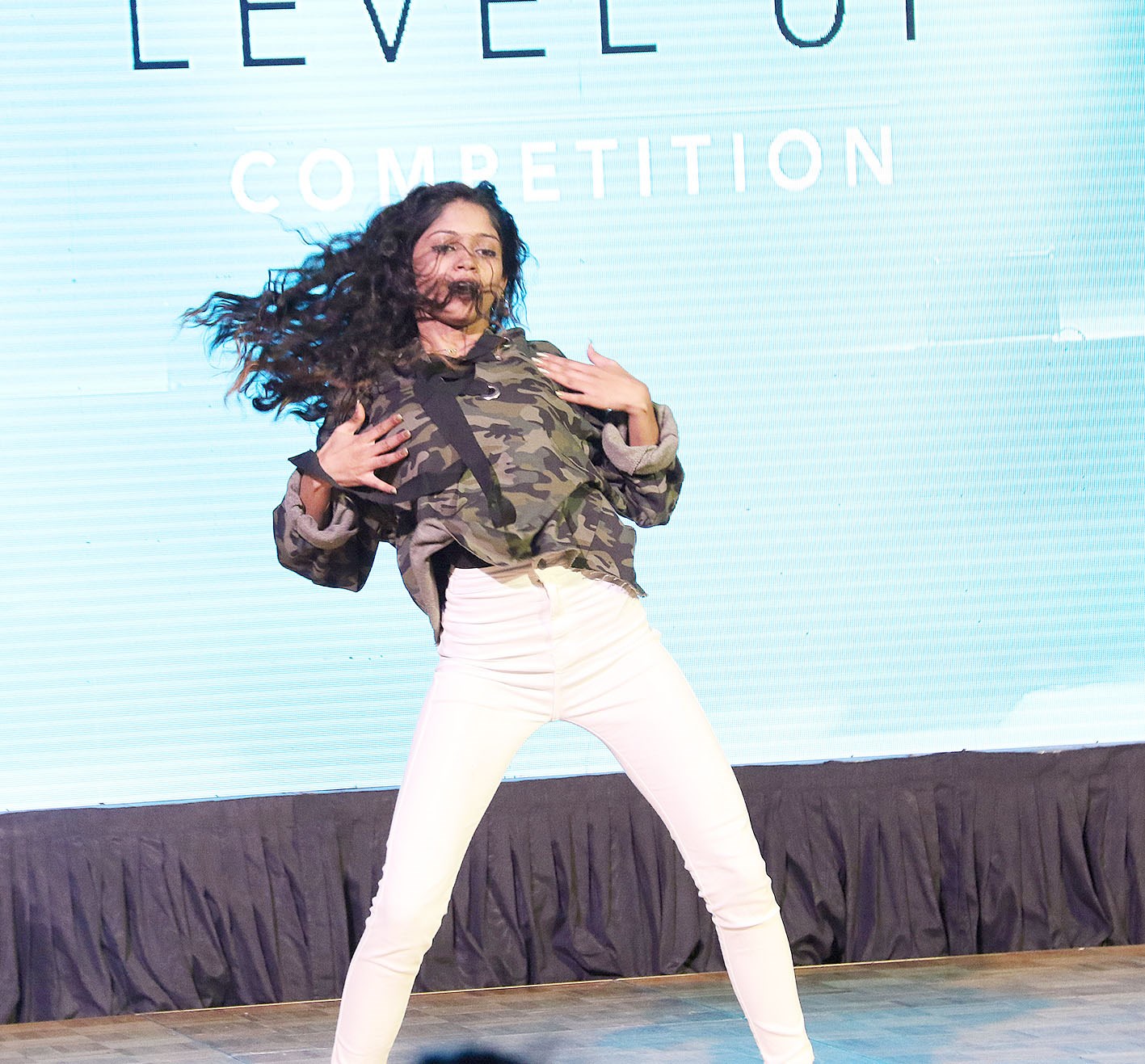 u0627u0644u0639u0646u0635u0631 u0627u0644u0623u0646u062bu0648u064a... u0646u0627u0641u0633 u0628u0634u062fu0629