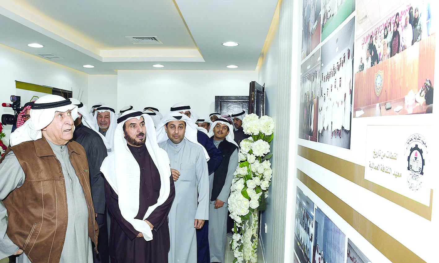 استعراض لتراث المعهد الثقافي    	 (تصوير كرم ذياب)