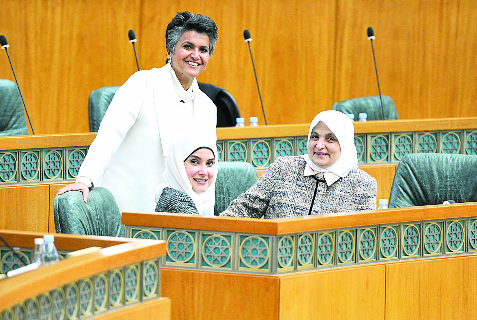 u0627u0644u062bu0627u0644u0648u062b u0627u0644u0646u0633u0627u0626u064a... u0635u0641u0627u0621 u0627u0644u0647u0627u0634u0645 u0645u062au0648u0633u0637u0629 u0627u0644u0648u0632u064au0631u062au064au0646 u0647u0646u062f u0627u0644u0635u0628u064au062d u0648u062cu0646u0627u0646 u0628u0648u0634u0647u0631u064a u0641u064a u0627u0644u062cu0644u0633u0629t (u062au0635u0648u064au0631 u0646u0627u064au0641 u0627u0644u0639u0642u0644u0629)