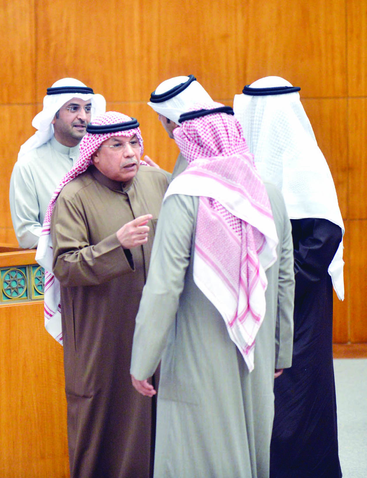 u062eu0627u0644u062f u0627u0644u062cu0631u0627u062d u0641u064a u062du062fu064au062b u0645u0639 u0635u0644u0627u062d u062eu0648u0631u0634u064au062f u0641u064a u0642u0627u0639u0629 u0627u0644u0645u062cu0644u0633 u0623u0645u0633t (u062au0635u0648u064au0631 u0646u0627u064au0641 u0627u0644u0639u0642u0644u0629)