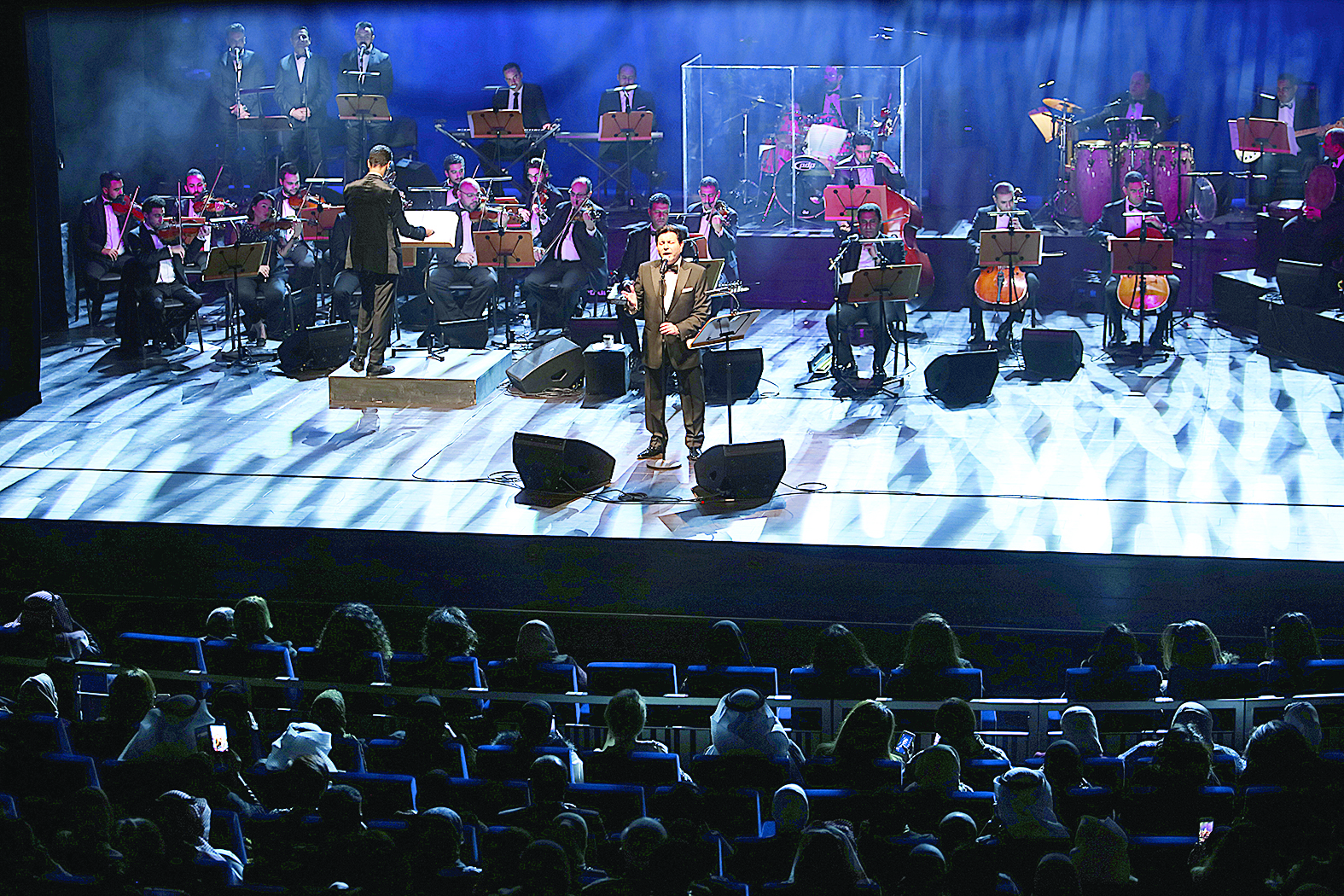 u0647u0627u0646u064a u0634u0627u0643u0631 u0645u0639 u0641u0631u0642u062au0647 u0627u0644u0645u0648u0633u064au0642u064au0629 