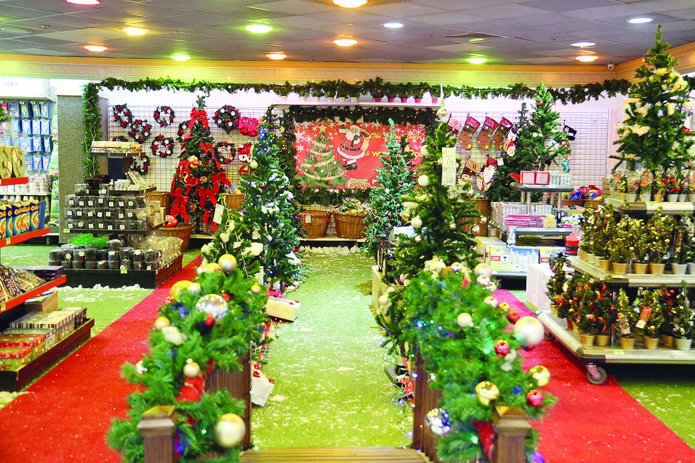 الزينة تملأ المكان