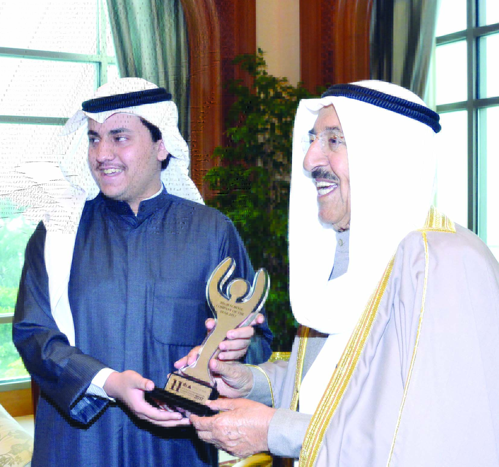 صاحب السمو وعمر عبدالعزيز إسحق