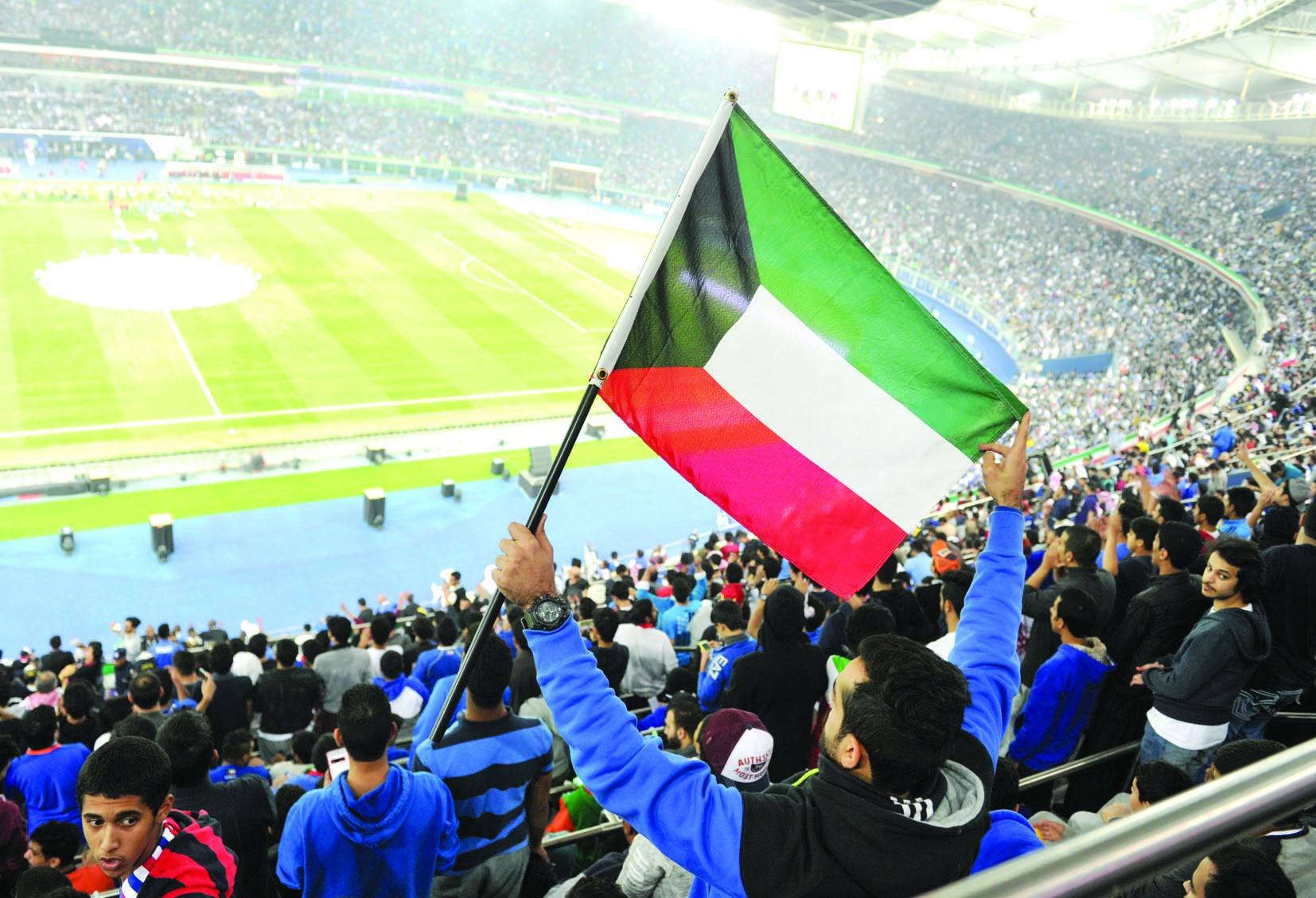 u0627u0644u062cu0645u0647u0648u0631 u0627u0644u0643u0648u064au062au064a u0627u0644u0648u0641u064a u064au0646u062au0638u0631 u0648u062fu0627u0639u0627u064b u0644u0627u0626u0642u0627u064b u0645u0646 u00abu0627u0644u0623u0632u0631u0642u00bbt (u062au0635u0648u064au0631 u0633u0639u062f u0647u0646u062fu0627u0648u064a)