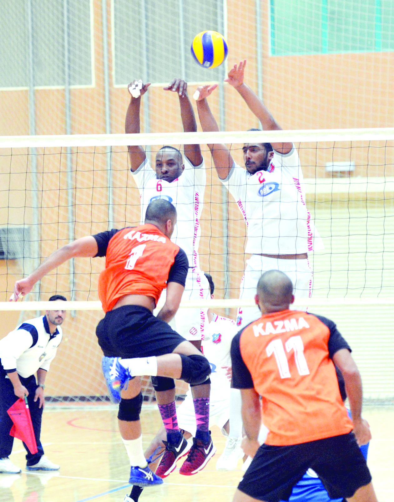 u062du0627u0626u0637 u0635u062f u00abu0643u0648u064au062au0627u0648u064au00bb u0623u0645u0627u0645 u0646u062cu0645 u0643u0627u0638u0645u0629 u062cu0627u0633u0645 u0627u0644u0635u0628u0627u063au0629(u062au0635u0648u064au0631 u0646u0627u064au0641 u0627u0644u0639u0642u0644u0629)