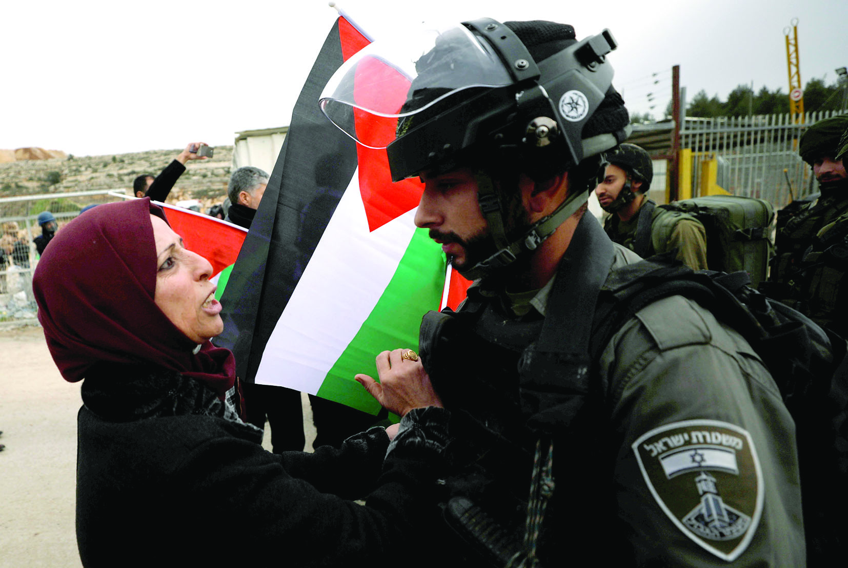 u0641u0644u0633u0637u064au0646u064au0629 u062au062au0635u062fu0649 u0644u0623u062du062f u0627u0644u062cu0646u0648u062f u0627u0644u0627u0633u0631u0627u0626u064au0644u064au064au0646 u062eu0644u0627u0644 u0627u062du062au062cu0627u062c u0623u0645u0633 u0623u0645u0627u0645 u0633u062cu0646 u0639u0648u0641u0631 u0642u0631u0628 u0631u0627u0645 u0627u0644u0644u0647 u0644u0644u0645u0637u0627u0644u0628u0629 u0628u0627u0644u0625u0641u0631u0627u062c u0639u0646 u0627u0644u0634u0627u0628u0629 u0639u0647u062f u0627u0644u062au0645u064au0645u064a t  (u0631u0648u064au062au0631u0632)