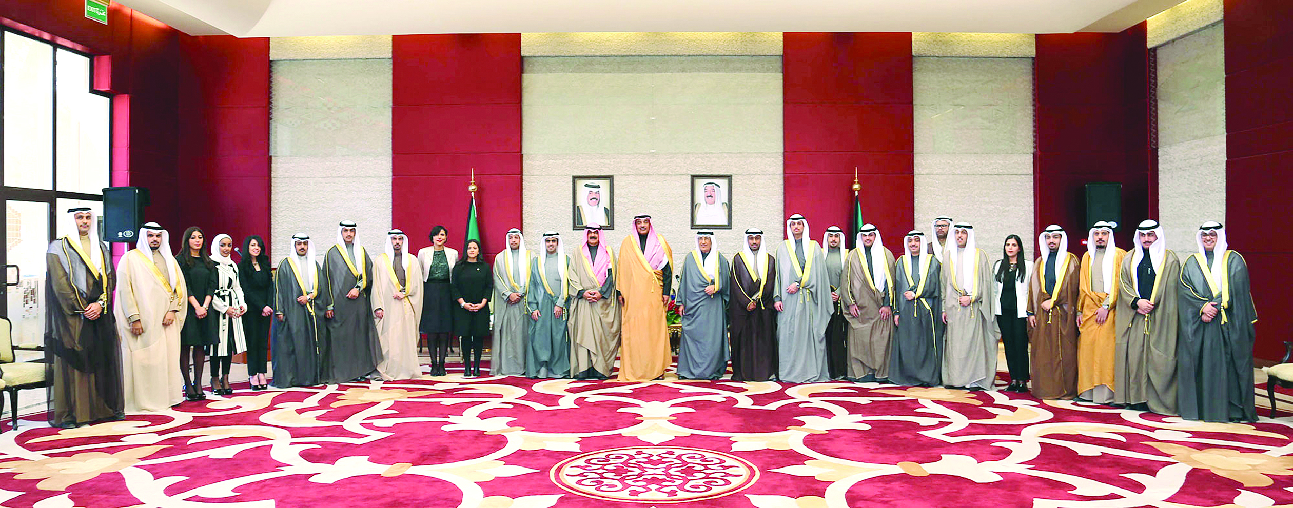 الخالد مع الـ24 ملحقاً ديبلوماسياً جديداً الذين أدوا القسَم
