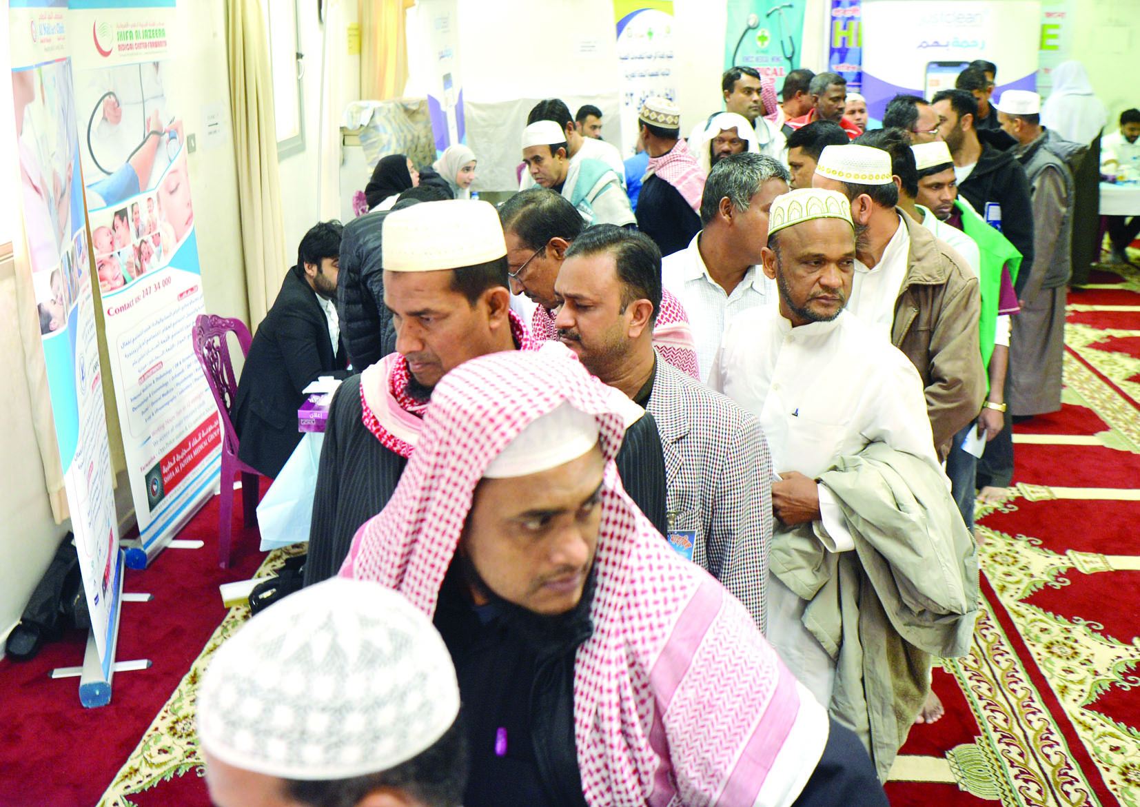 إقبال كثيف  	    (تصوير نايف العقلة)