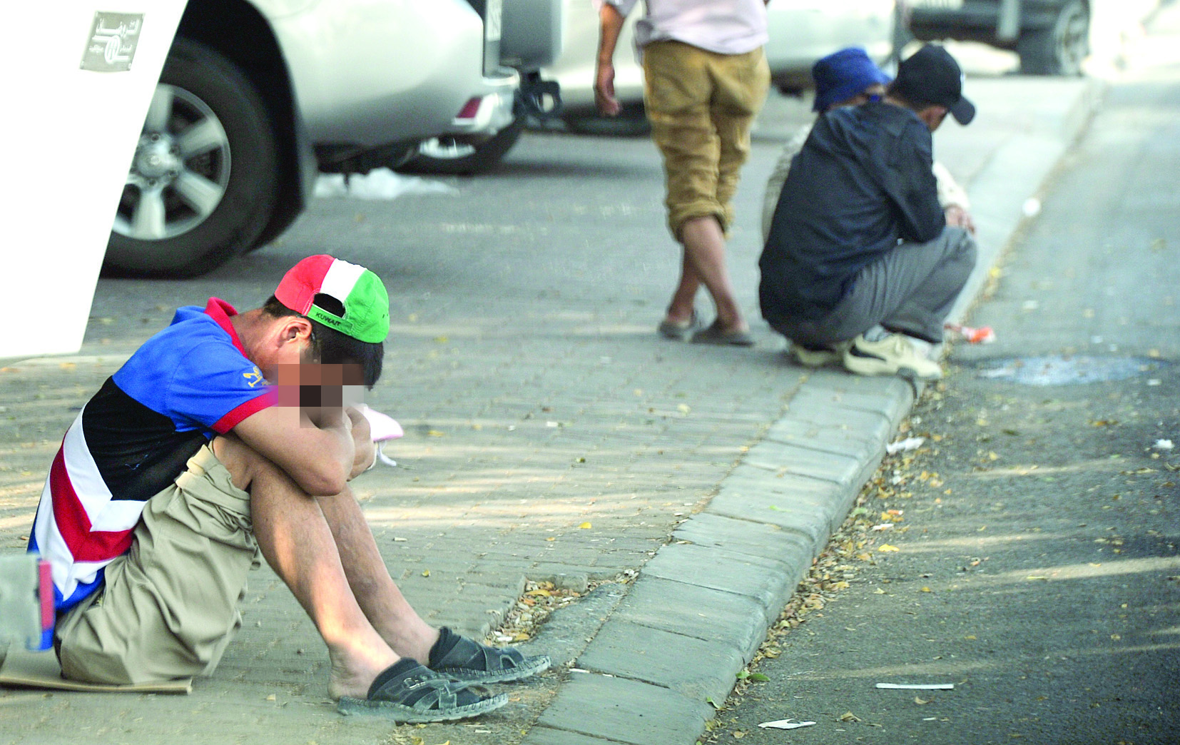 إغفاءة نتيجة طول الانتظار 	 (تصوير نايف العقلة)