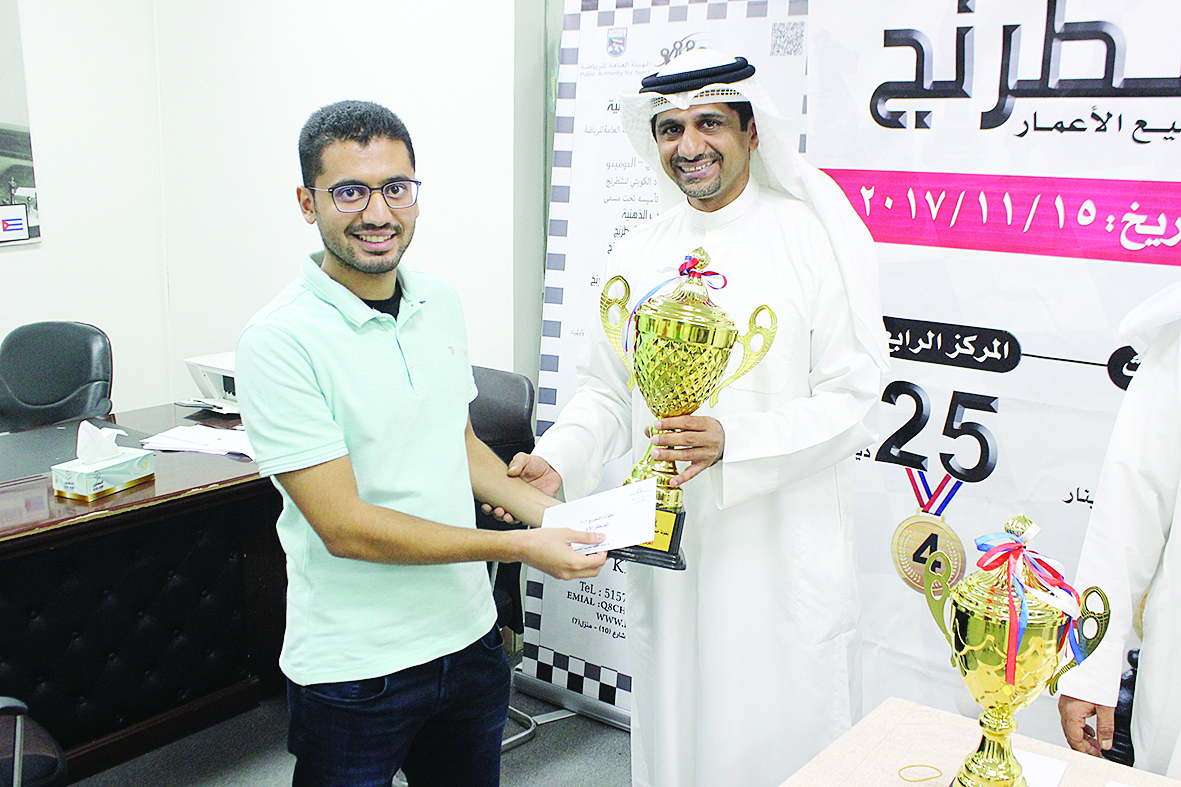 ... ومُكرماً الفاي?ز بمسابقة الشطرنج