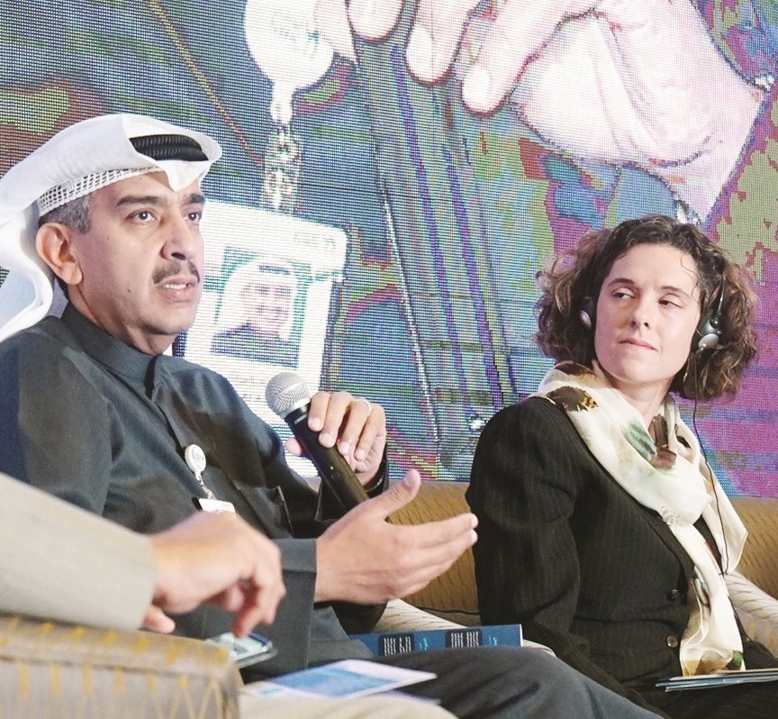 العبلاني متحدّثاً خلال المؤتمر