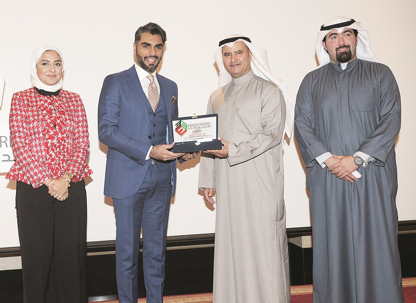 تكريم أحد المهندسين