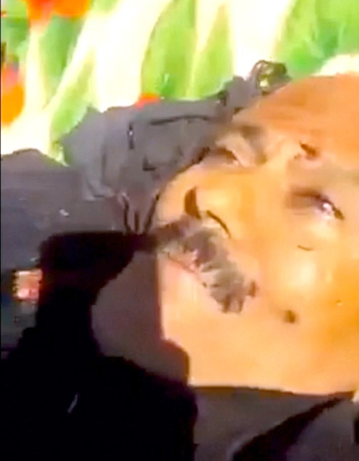 الرئيس السابق جثة هامدة