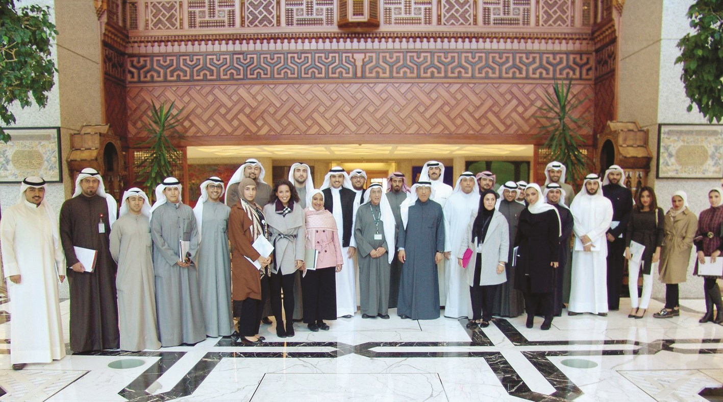 u0645u062fu064au0631 u0627u0644u0645u0639u0647u062f u064au062au0648u0633u0637 u0627u0644u0645u062au062fu0631u0628u064au0646 u0628u0639u062f u0632u064au0627u0631u062au0647u0645 u0644u0645u0642u0631 u0627u0644u0635u0646u062fu0648u0642