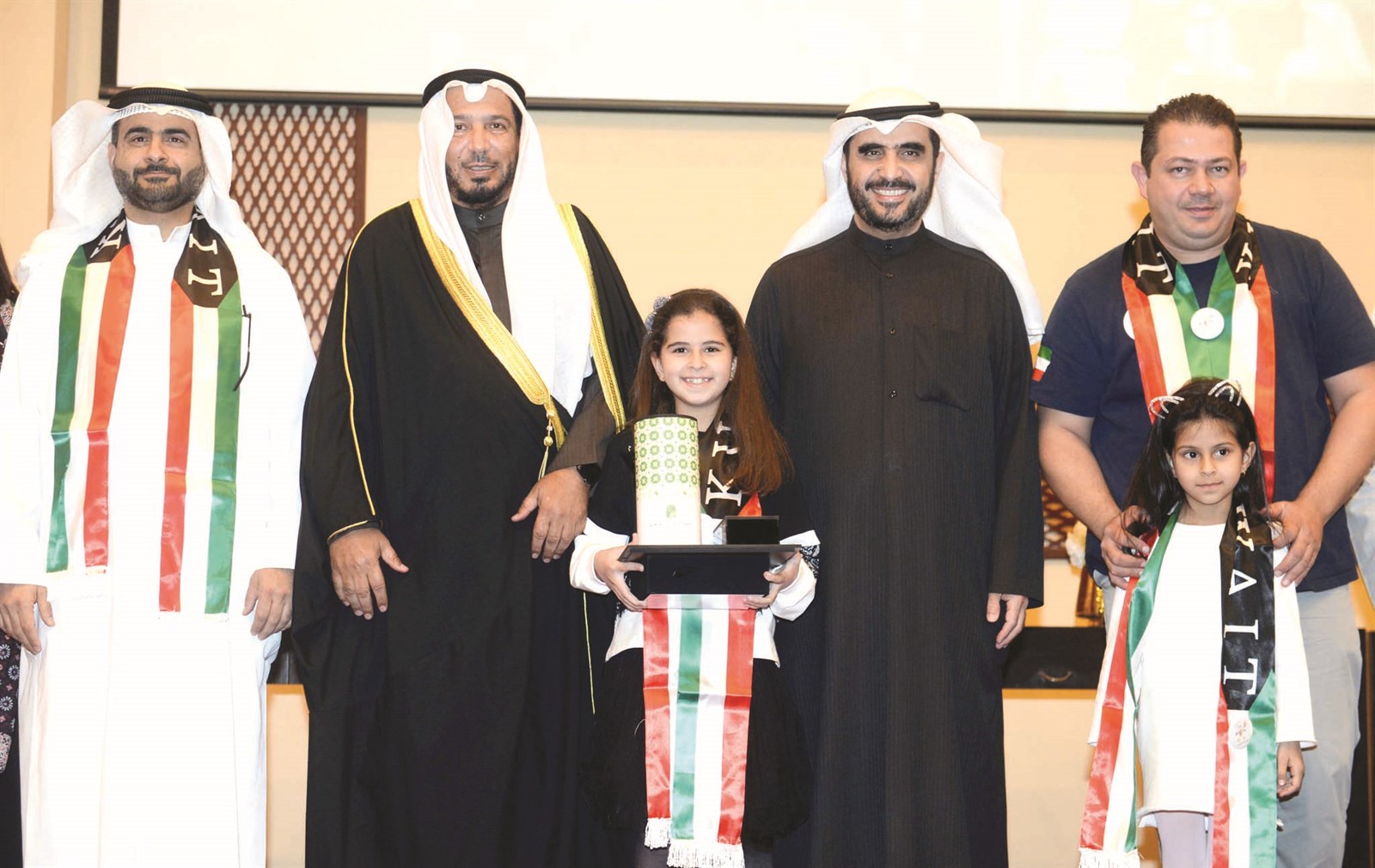 ... ومكرما صغار المتطوعات