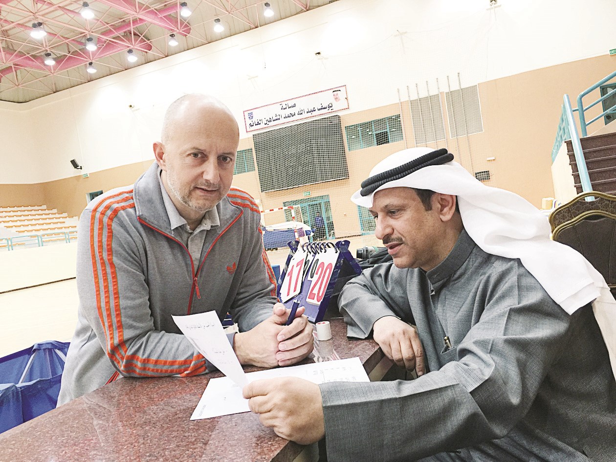 u062du0648u0627u0631 u0628u064au0646 u0627u0644u0642u0637u0627u0646 u0648u0628u064au0644u064au062au0634 u0639u0644u0649 u0647u0627u0645u0634 u062au062fu0631u064au0628u0627u062a u0643u0627u0638u0645u0629