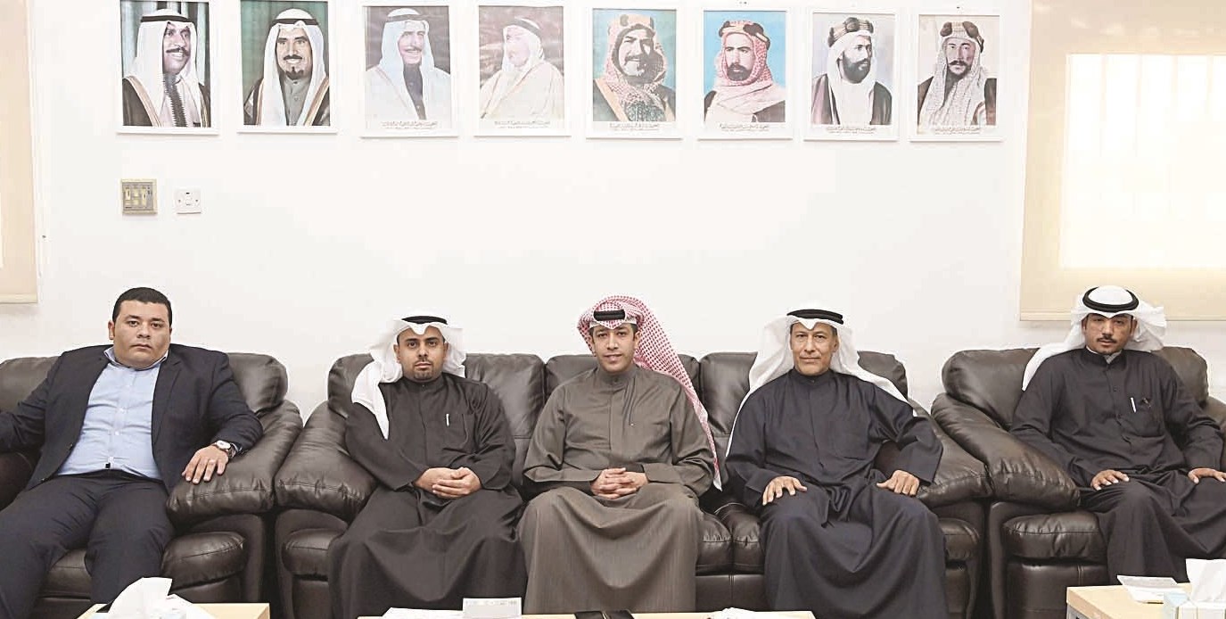 u0627u0644u0641u0627u0631u0633 u0645u062au0648u0633u0637u0627u064b u0623u0639u0636u0627u0621 u0627u0644u062cu0645u0639u064au0629 (u062au0635u0648u064au0631 u0633u0639u062f u0647u0646u062fu0627u0648u064a)