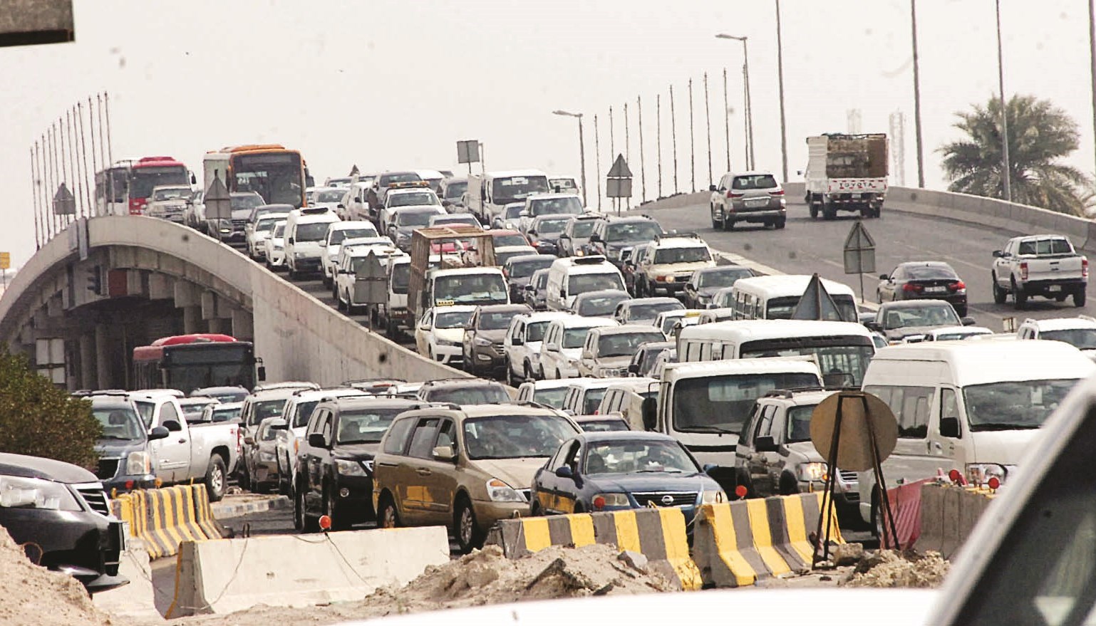 زحام في الأعلى والأسفل (تصوير زكريا عطية)