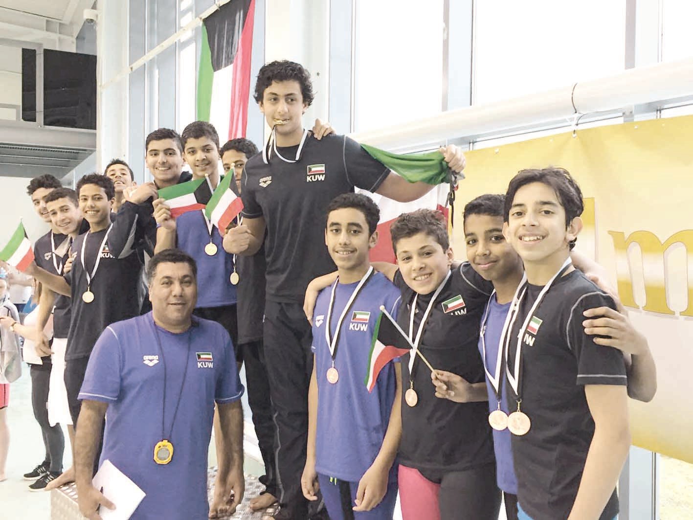 u0627u0644u0645u062fu0631u0628 u0623u064au0645u0646 u0627u0644u0639u0646u064au0632u064a u0645u0639 u0644u0627u0639u0628u064a u062au062du062a 14 u0633u0646u0629