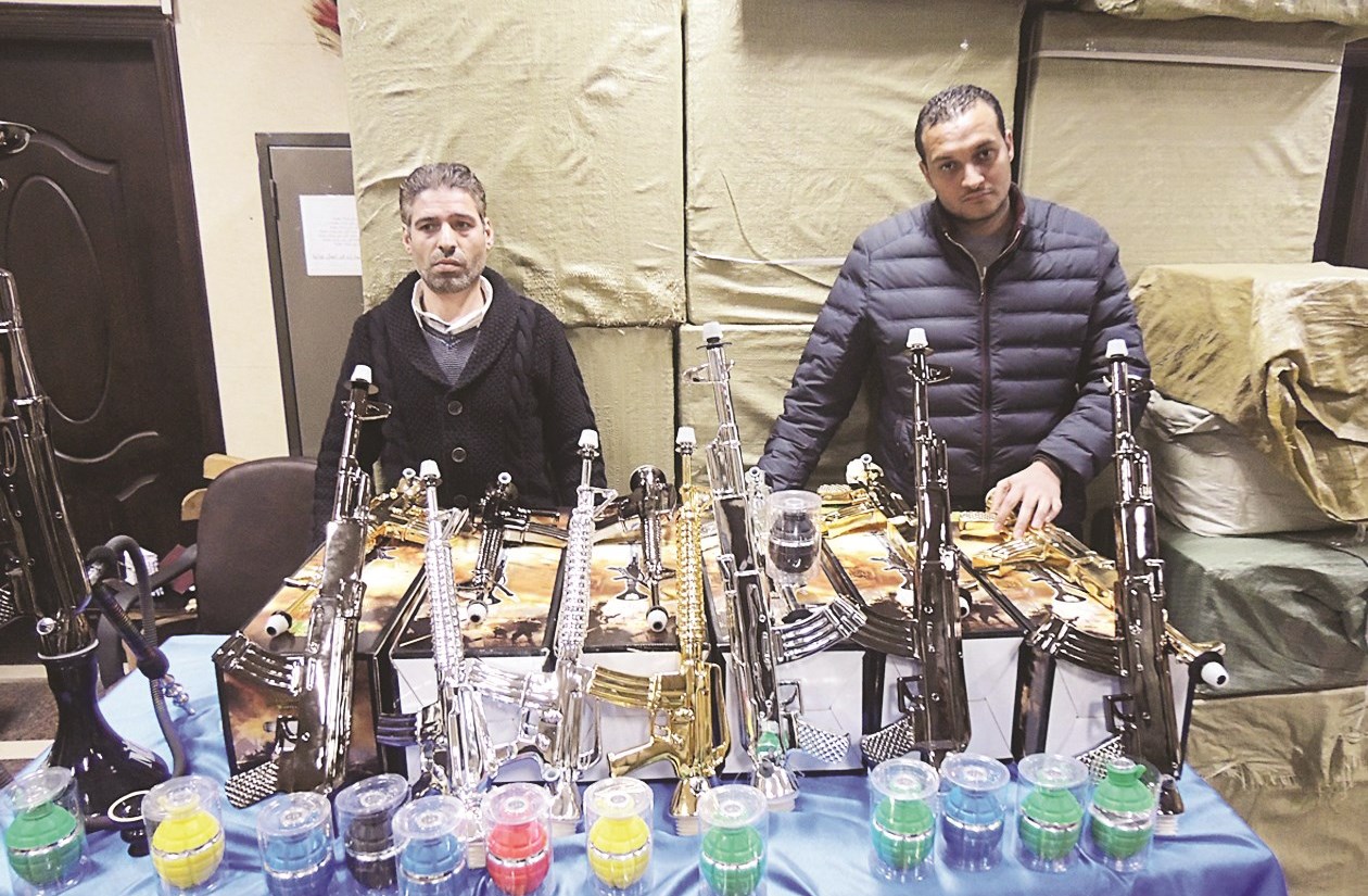 u0645u0635u0631u064au0627u0646 u0623u0645u0627u0645 u00abu0634u064au0634u00bb u0641u064a u0634u0643u0644 u0623u0633u0644u062du0629 u0622u0644u064au0629