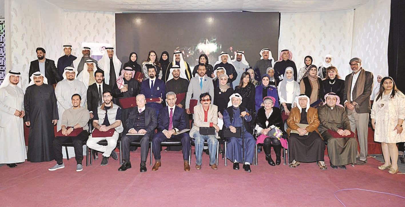 u0635u0628u0627u062d u0646u0627u0635u0631 u0627u0644u0635u0628u0627u062d u0648u062du0631u0645u0647 u0645u0639 u0627u0644u0641u0646u0627u0646u064au0646 u0627u0644u062au0634u0643u064au0644u064au064au0646 (u062au0635u0648u064au0631 u0633u0639u062f u0647u0646u062fu0627u0648u064a)