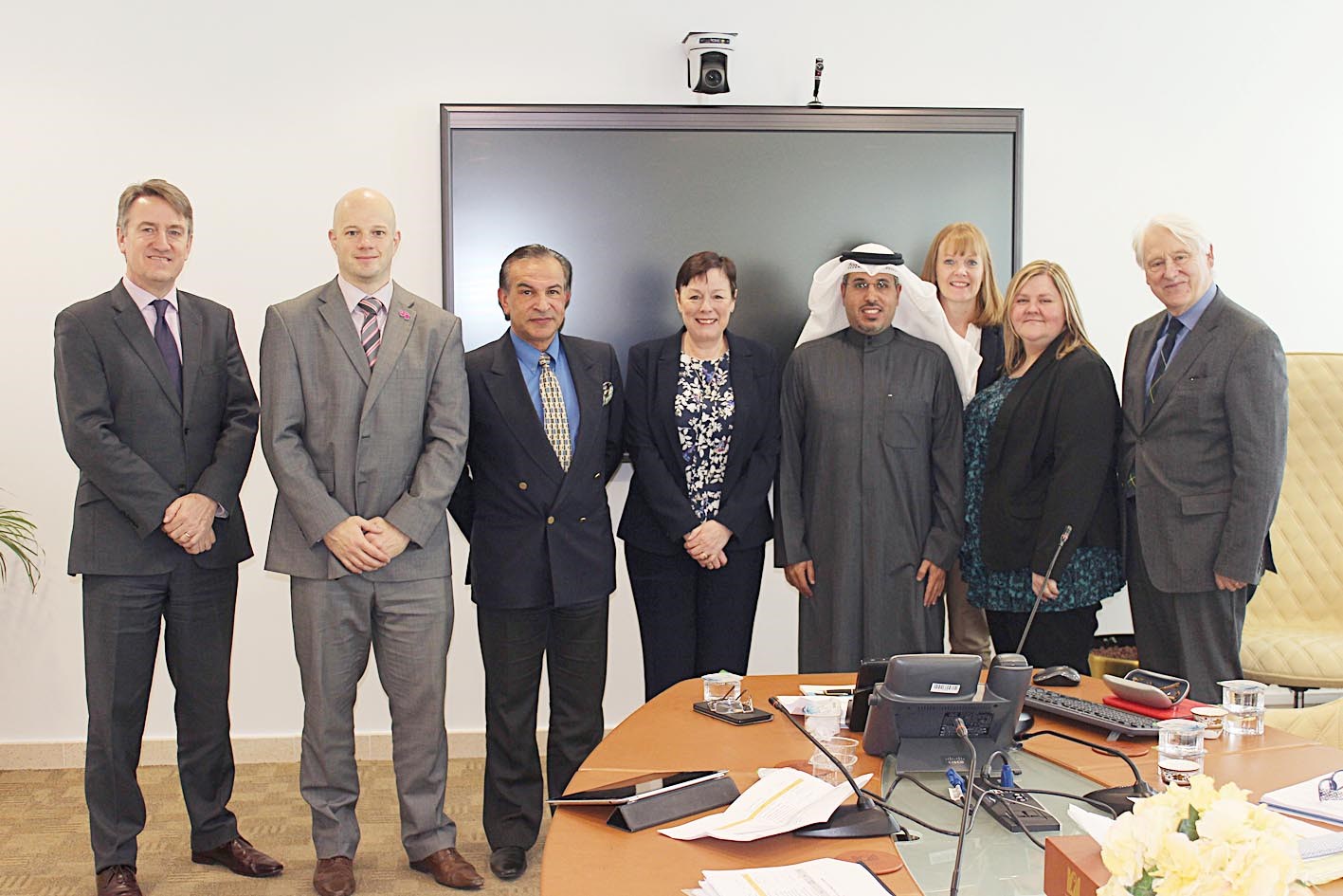 المطيري وفريق الاعتماد الأكاديمي