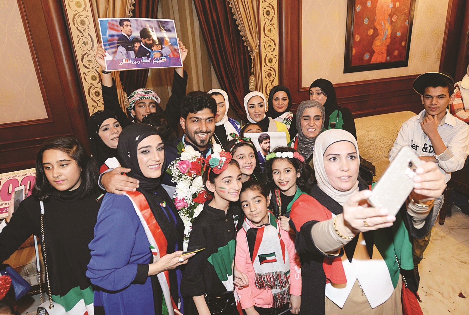 «سيلفي» مع الأبطال