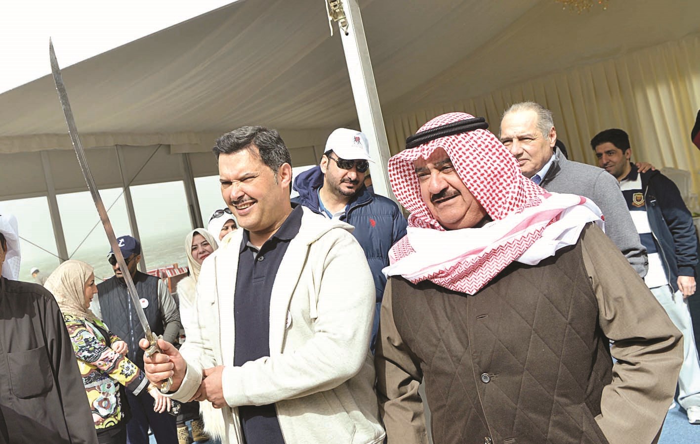 u0648u0632u064au0631 u0627u0644u0635u062du0629 u064au0624u062fu064a u0627u0644u0639u0631u0636u0629 u0648u0625u0644u0649 u062cu0627u0646u0628u0647 u0645u062du0627u0641u0638 u0627u0644u0639u0627u0635u0645u0629 u062bu0627u0628u062a u0627u0644u0645u0647u0646u0627    (u062au0635u0648u064au0631 u0646u0627u064au0641 u0627u0644u0639u0642u0644u0629)