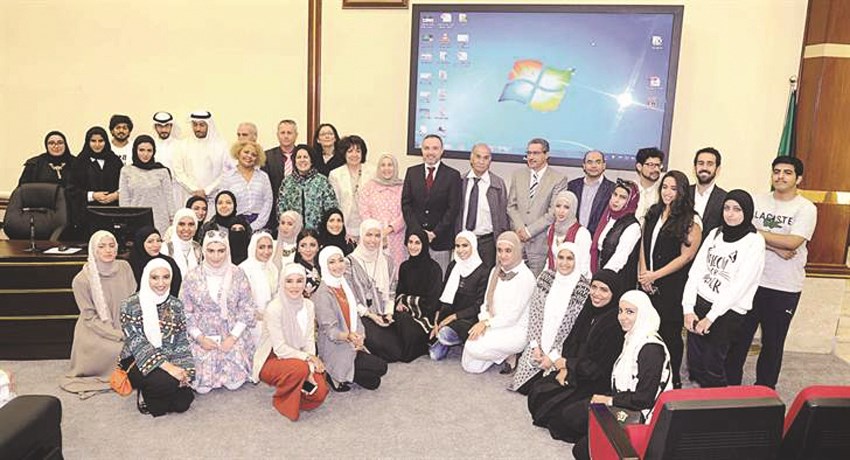 u0637u0627u0644u0628u0627u062a u0642u0633u0645 u0627u0644u0644u063au0629 u0627u0644u0641u0631u0646u0633u064au0629 u0623u0645u0627u0645 u0645u0635u064au0631 u0645u062cu0647u0648u0644