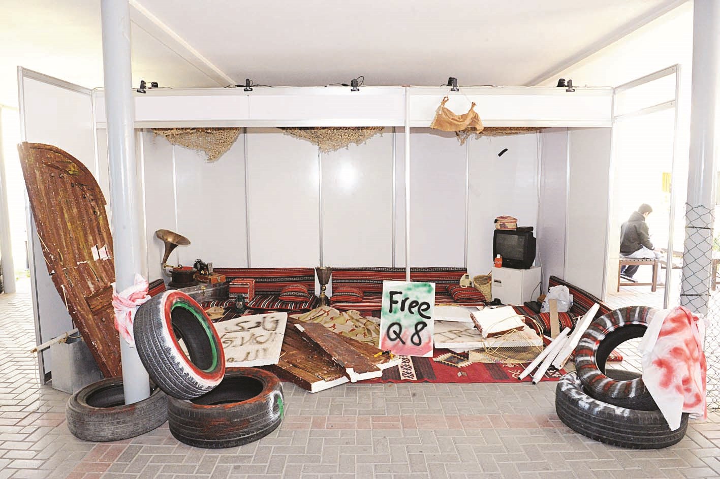 أحد الأجنحة المشاركة في المعرض