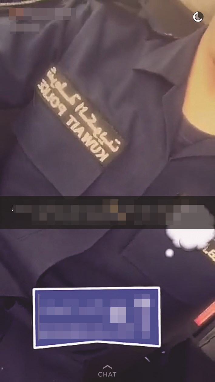 الشرطي داخل دوريته