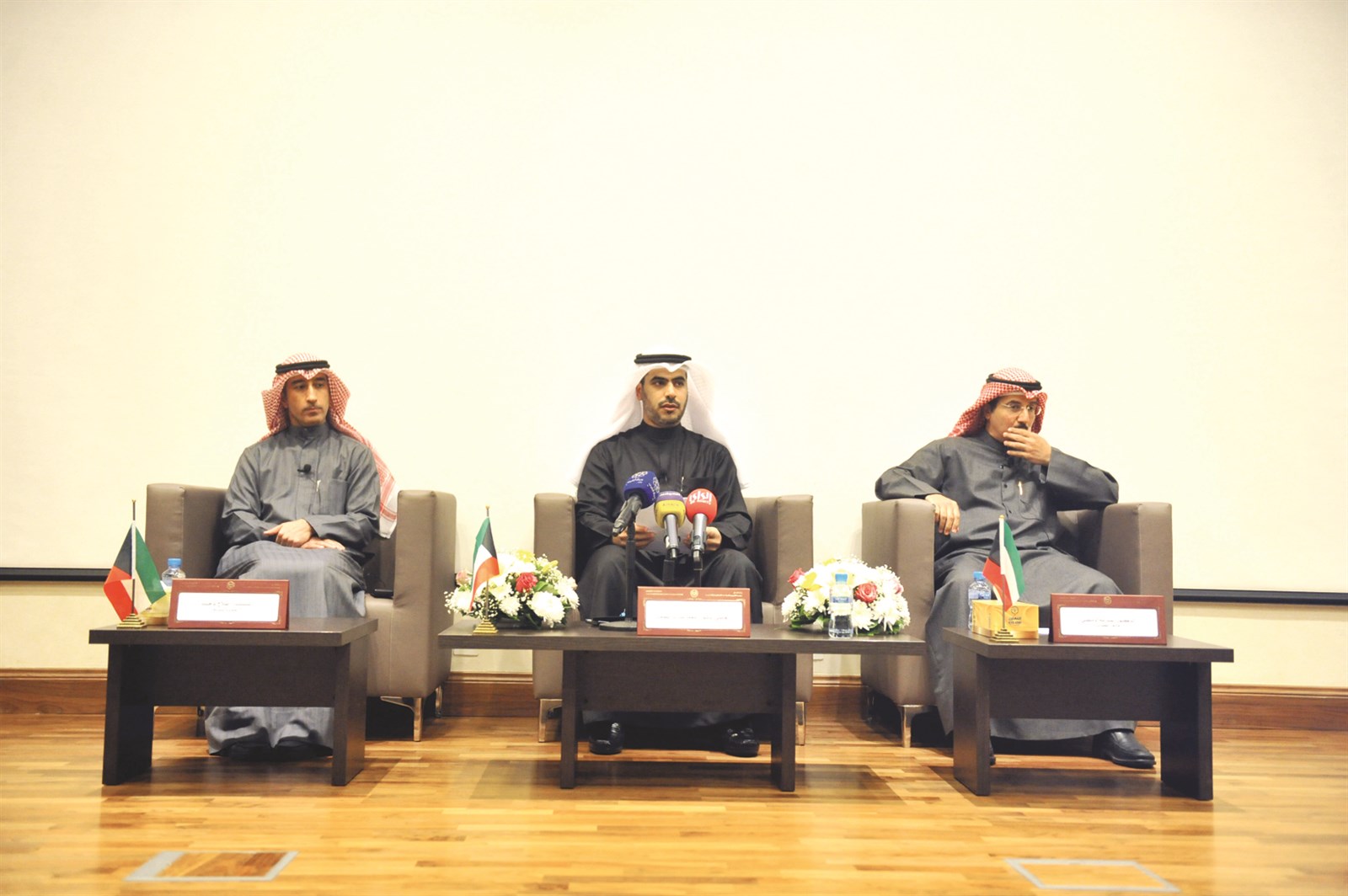 u0627u0644u0645u062au062du062fu062bu0648u0646 u0641u064a u0627u0644u0646u062fu0648u0629 (u062au0635u0648u064au0631 u0646u0648u0631 u0647u0646u062fu0627u0648u064a)