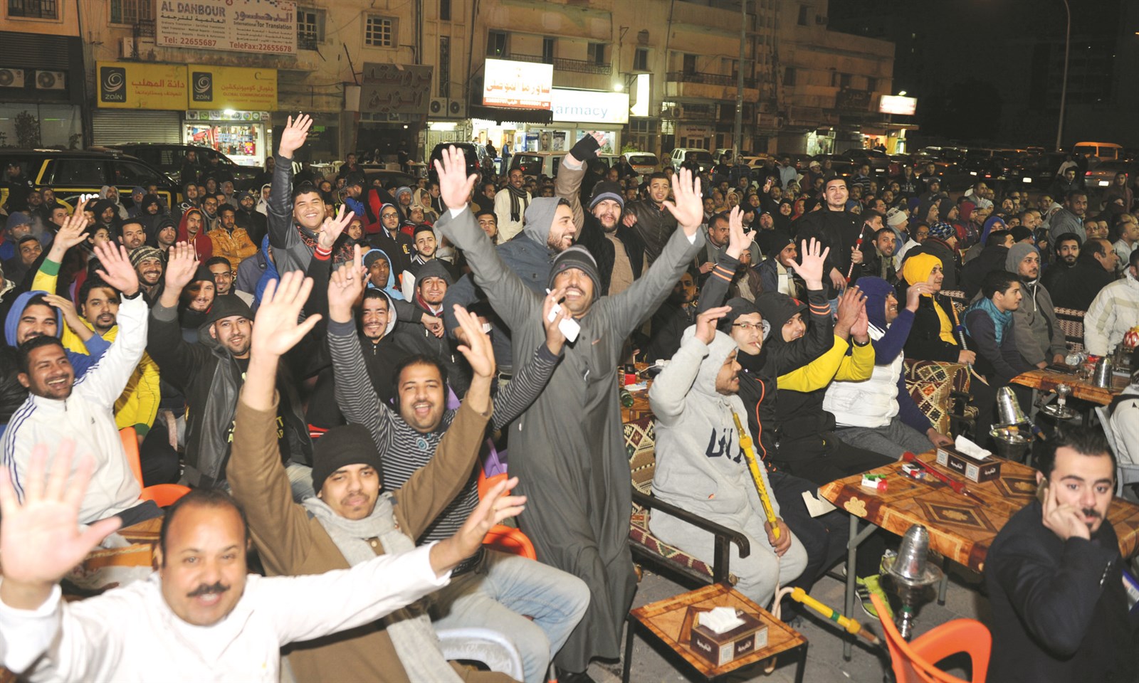 الجماهير المصرية في الكويت تهلل فرحاً بالفوز (تصوير سعد هنداوي)