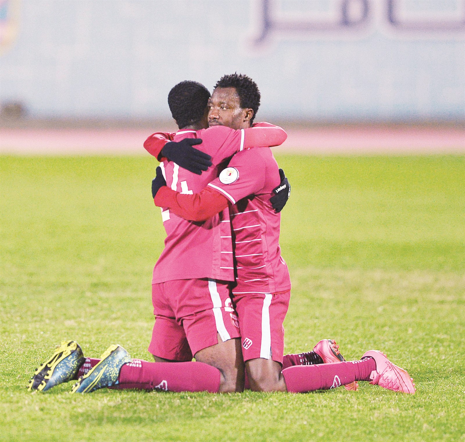 u0644u0627u0639u0628u0627 u0627u0644u0646u0635u0631 u0627u0644u063au0627u0646u064au0627u0646 u064au062du062au0641u0644u0627u0646 u0628u0627u0644u0641u0648u0632 u0639u0644u0649 u00abu0627u0644u0643u0648u064au062au00bb (u0627u0644u0623u0632u0631u0642 u062fu0648u062a u0643u0648u0645)