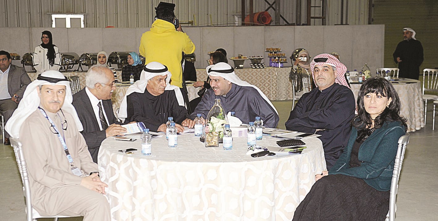 u062cu0627u0646u0628 u0645u0646 u0627u0644u062du0636u0648u0631 (u062au0635u0648u064au0631 u0633u0639u0648u062f u0633u0627u0644u0645)