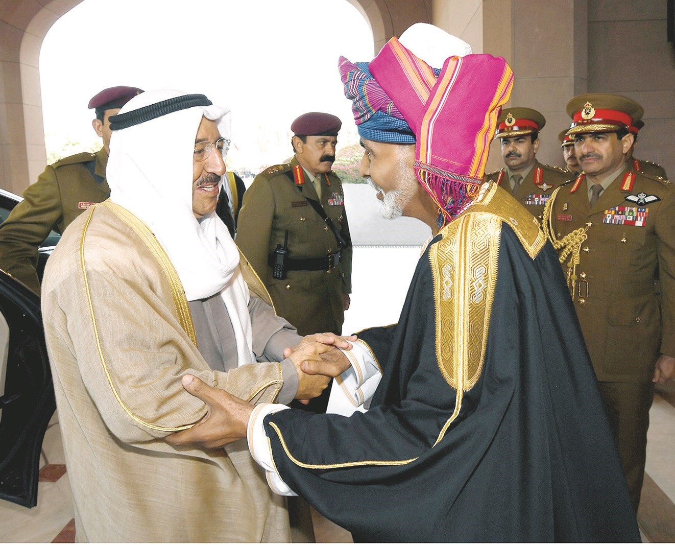 السلطان قابوس مرحباً بسمو الأمير