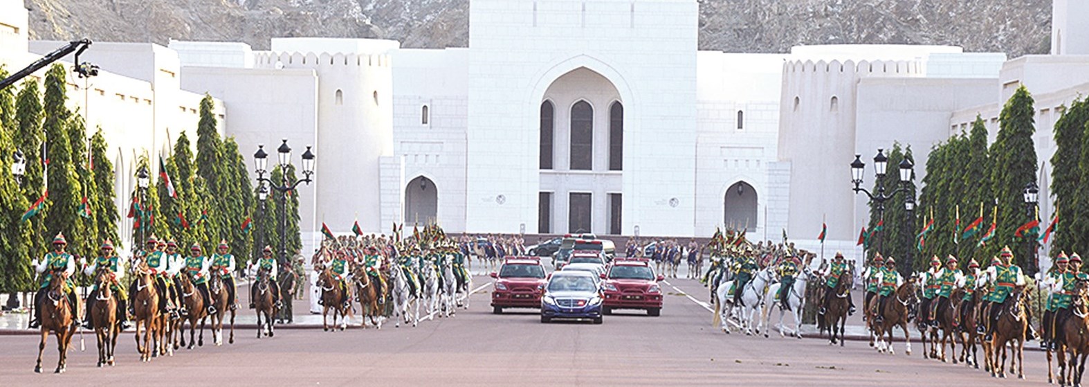 u0645u0648u0643u0628 u0633u0645u0648 u0627u0644u0623u0645u064au0631 u0644u062fu0649 u0648u0635u0648u0644u0647 u0625u0644u0649 u0642u0635u0631 u0627u0644u0639u0644u0645