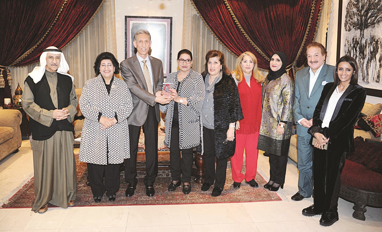 u0637u0627u0644u0628 u0627u0644u0631u0641u0627u0639u064a u064au0633u0644u0651u0645 u0633u0639u0627u062f u0639u0628u062fu0627u0644u0644u0647 u062fu0631u0639 u0627u0644u062au0643u0631u064au0645 u0628u062du0636u0648u0631 u0627u0644u0641u0646u0627u0646u064au0646 (u062au0635u0648u064au0631 u0637u0627u0631u0642 u0639u0632u0627u0644u062fu064au0646)