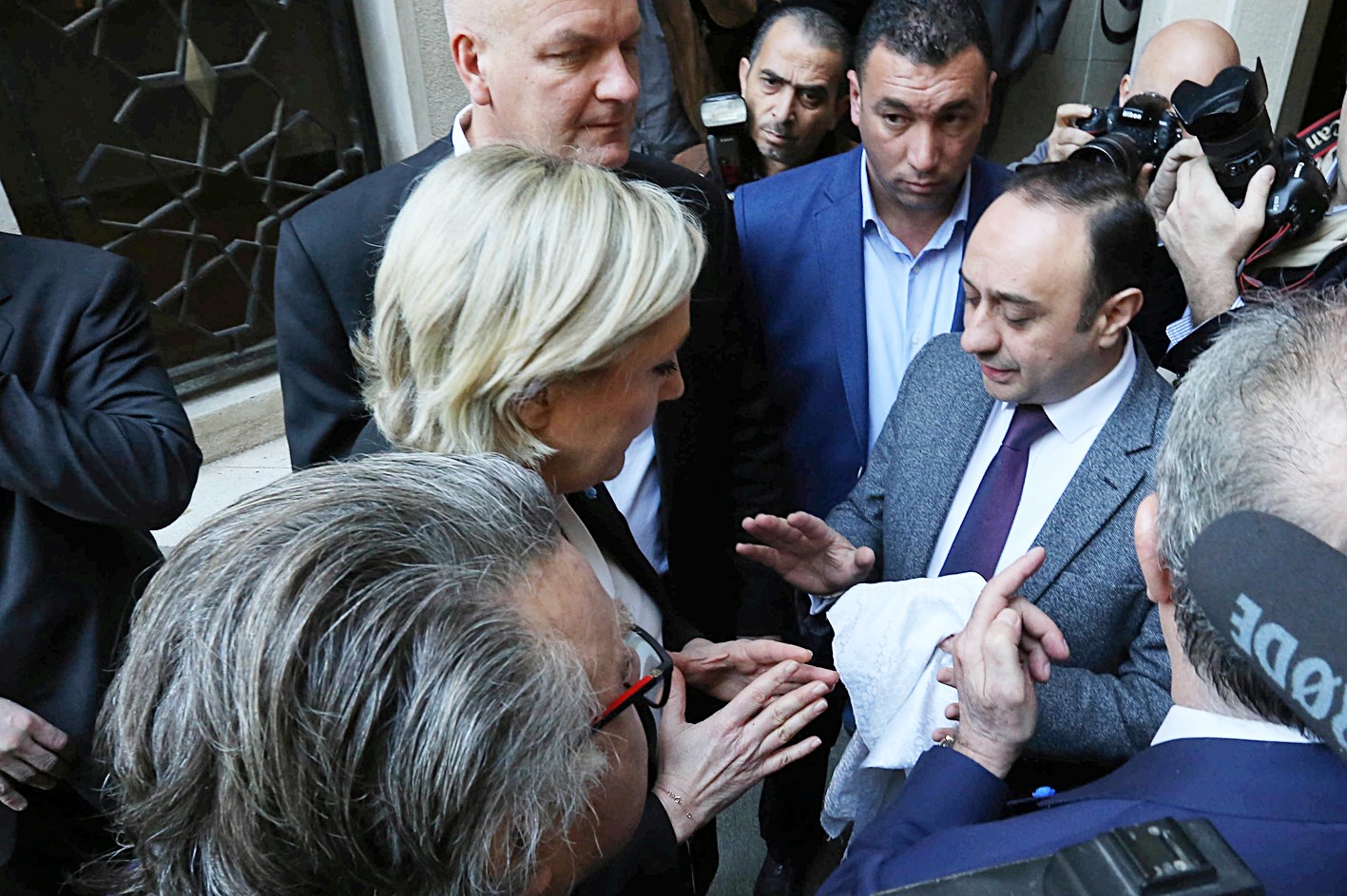 u0644u0648u0628u0646 u062au0631u0641u0636 u0648u0636u0639 u0627u0644u062du062cu0627u0628 u0627u0644u0630u064a u064au0639u0631u0636u0647 u0639u0644u064au0647u0627 u0623u062du062f u0645u0633u0624u0648u0644u064a u062fu0627u0631 u0627u0644u0625u0641u062au0627u0621 u0641u064a u0628u064au0631u0648u062a u0623u0645u0633 (u0631u0648u064au062au0631u0632)