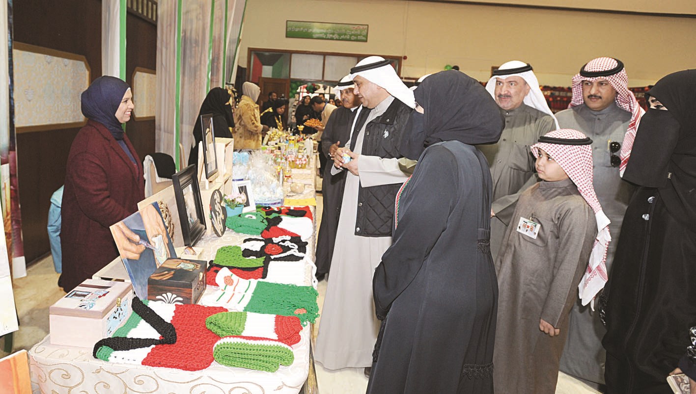 u062cu0648u0644u0629 u0641u064a u0623u062cu0646u062du0629 u0627u0644u0645u0639u0631u0636 (u062au0635u0648u064au0631 u0643u0631u0645 u0630u064au0627u0628)