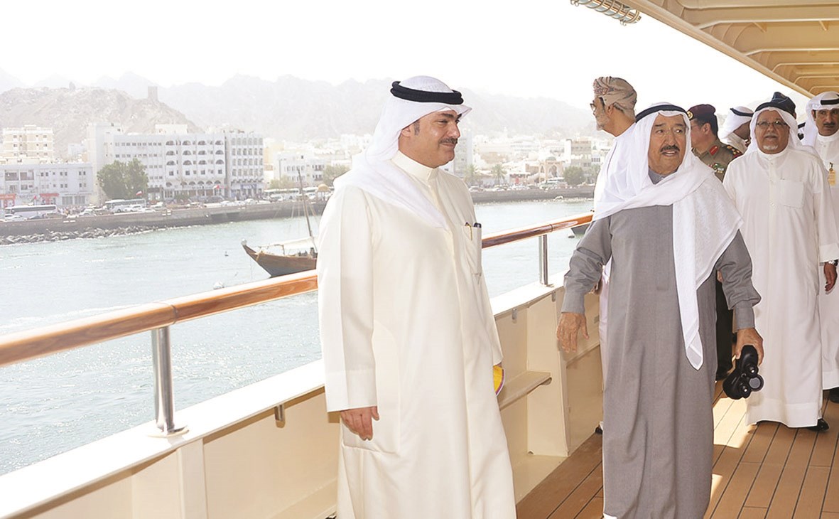 ... وعلى ظهر اليخت السلطاني