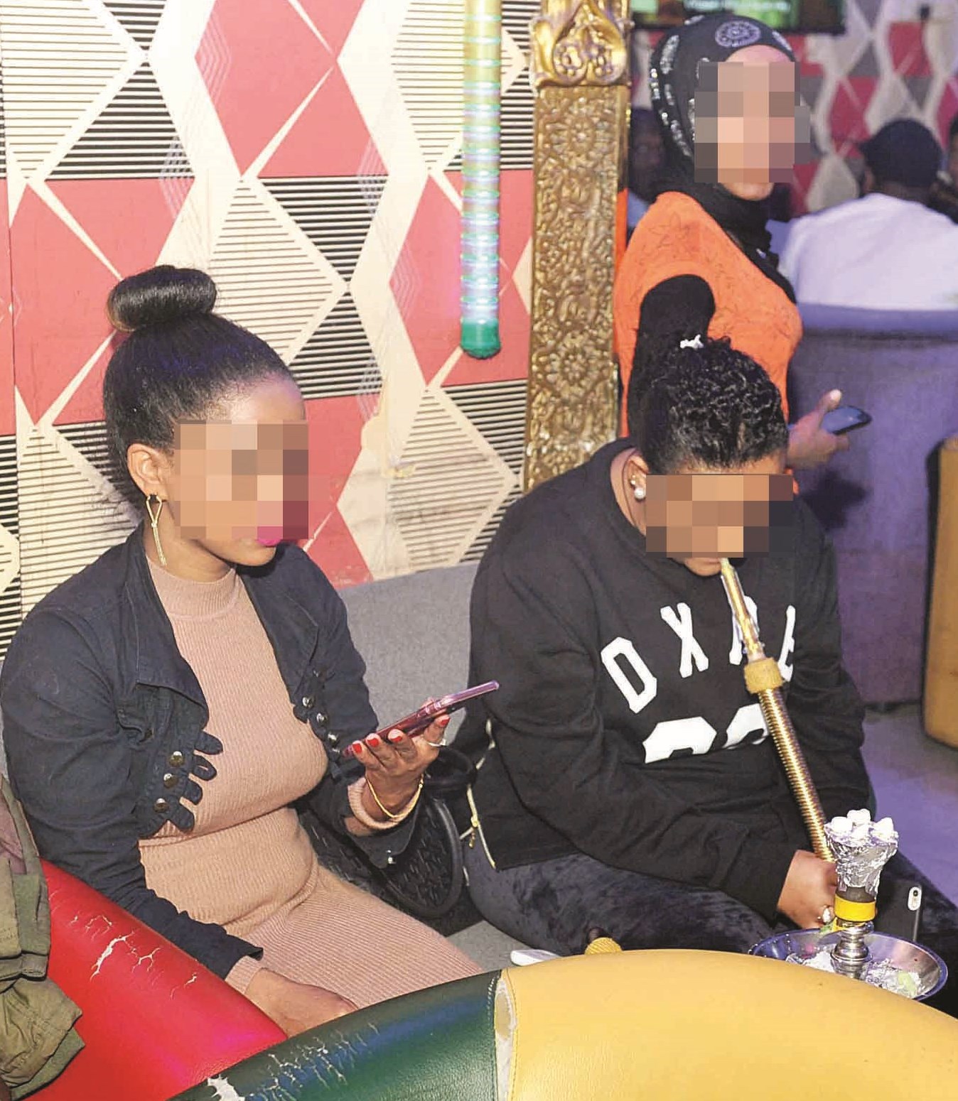 u0627u0646u062au0638u0627u0631 u0639u0644u0649 u0628u0627u0628 u0627u0644u0645u0642u0647u0649 u0644u0627u0633u062au0642u0628u0627u0644 u0627u0644u0632u0628u0627u0626u0646 (u062au0635u0648u064au0631 u0633u0639u062f u0647u0646u062fu0627u0648u064a)