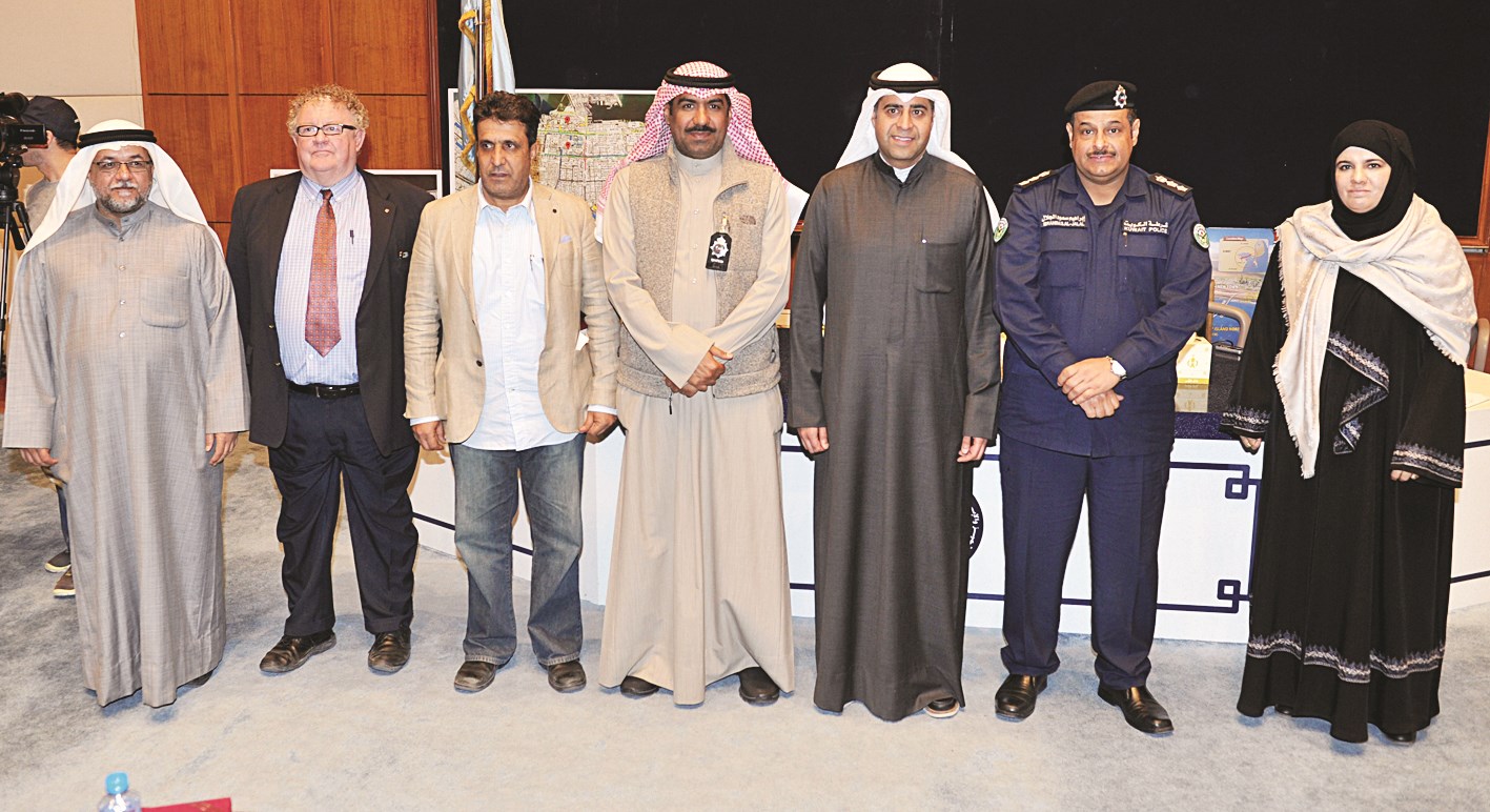 u0627u0644u0645u0634u0627u0631u0643u0648u0646 u0641u064a u0627u0644u0646u062fu0648u0629 u0641u064a u0644u0642u0637u0629 u062au0630u0643u0627u0631u064au0629 (u062au0635u0648u064au0631 u0633u0639u062f u0647u0646u062fu0627u0648u064a)