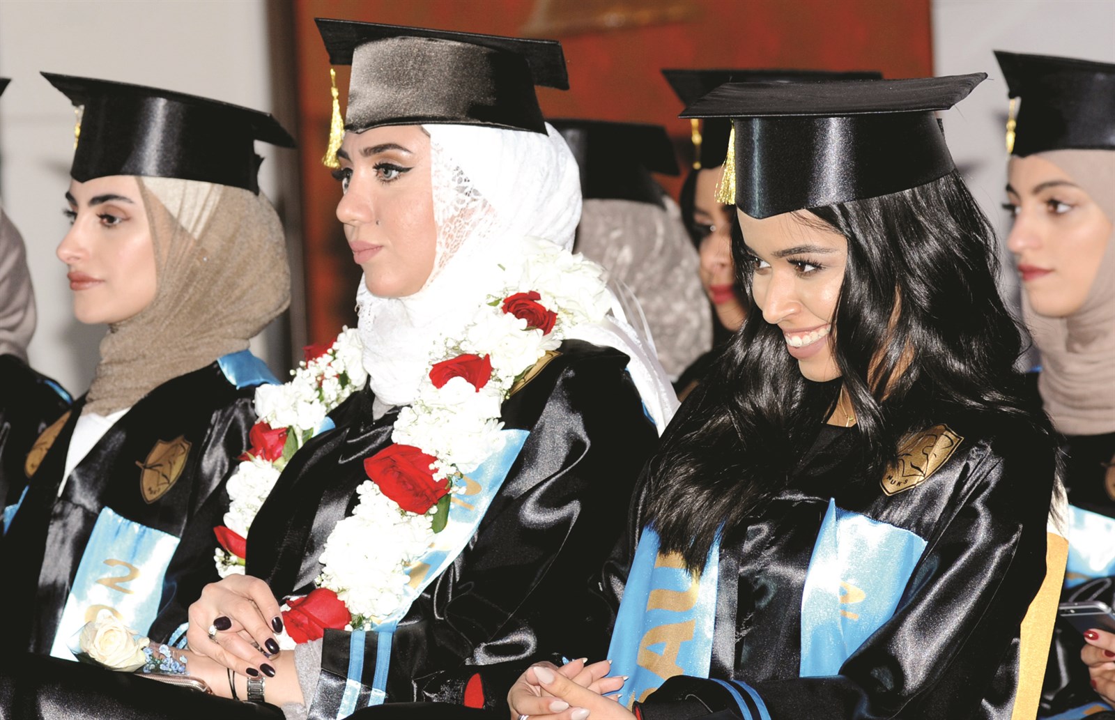 البهجة ترتسم على محيا الخريجات