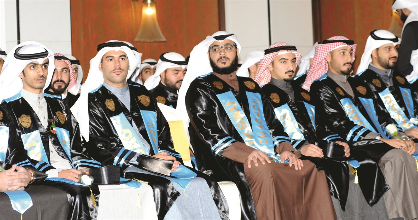 ... والخريجون ينتظرون التكريم