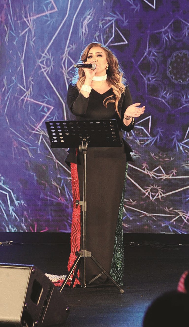 بسمة أمتعت الحضور بالأغاني الوطنية