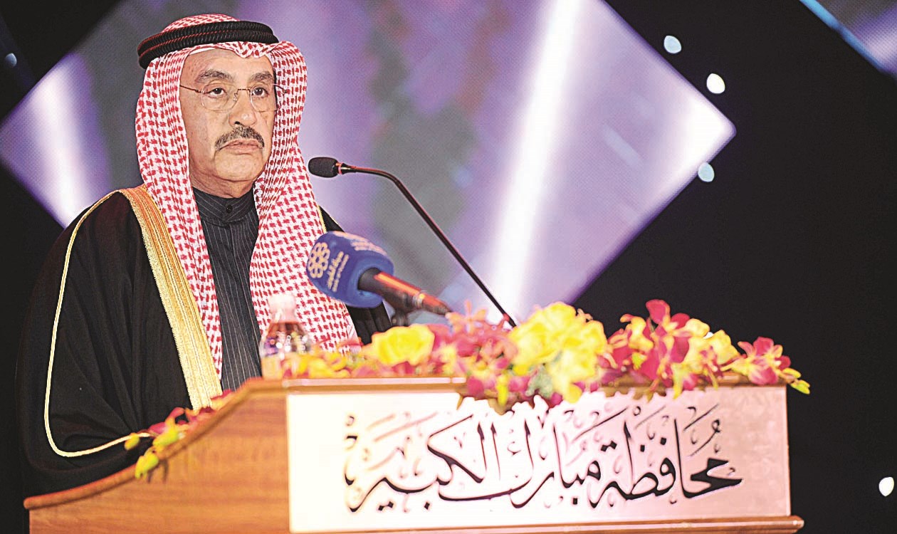 محافظ مبارك الكبير متحدثاً