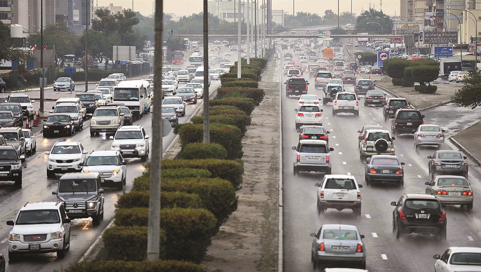 u0627u0644u0623u0645u0637u0627u0631 u0627u0644u062eu0641u064au0641u0629 u0627u0646u0639u0643u0633u062a u0639u0644u0649 u062du0631u0643u0629 u0627u0644u0634u0648u0627u0631u0639 (u062au0635u0648u064au0631 u0633u0639u062f u0647u0646u062fu0627u0648u064a)